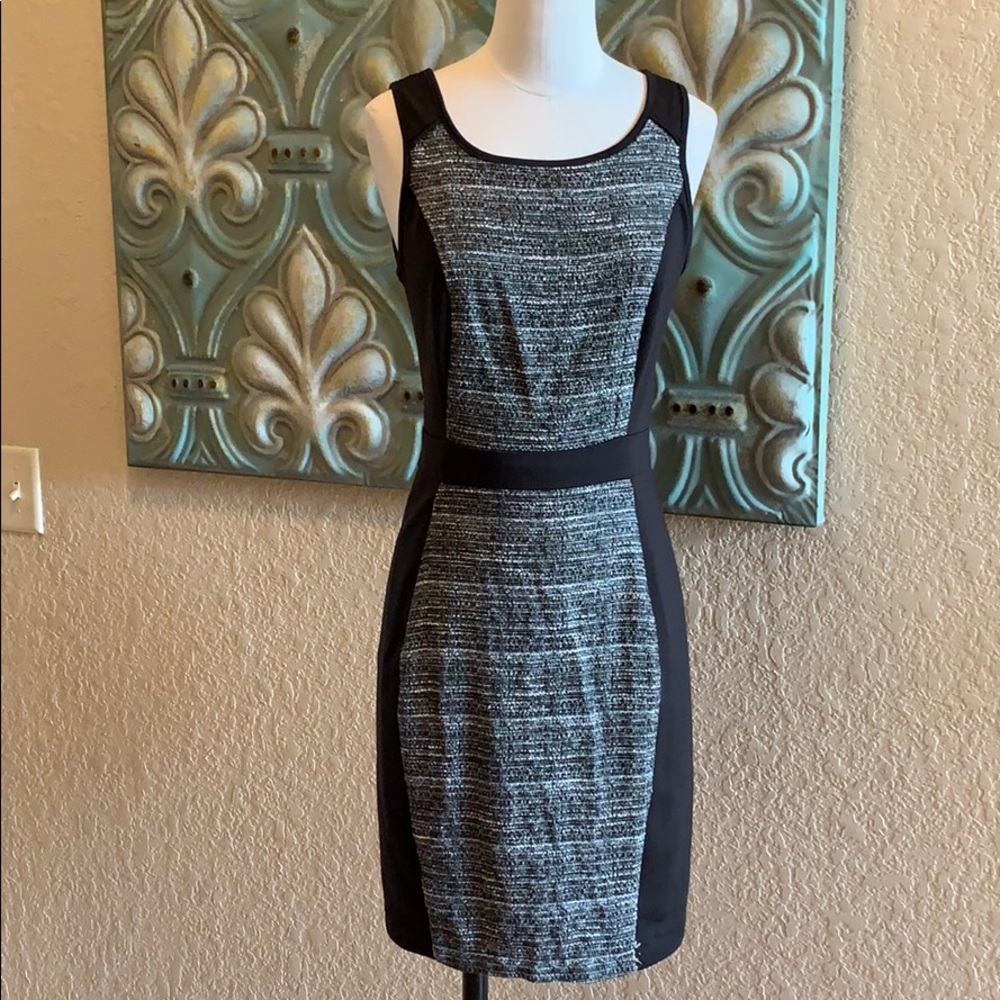 Elle black & white shift dress size 4